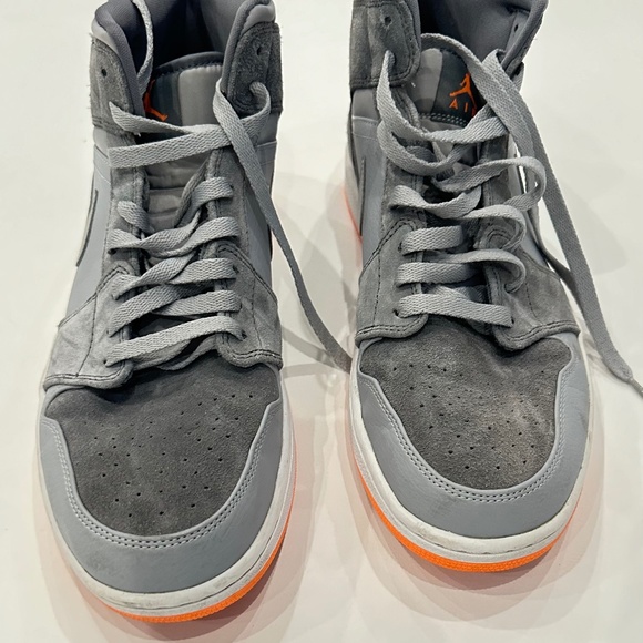 Air Jordan 1 Mid 'Atomic Orange', Men's Size 12, EUC - Picture 2 of 7